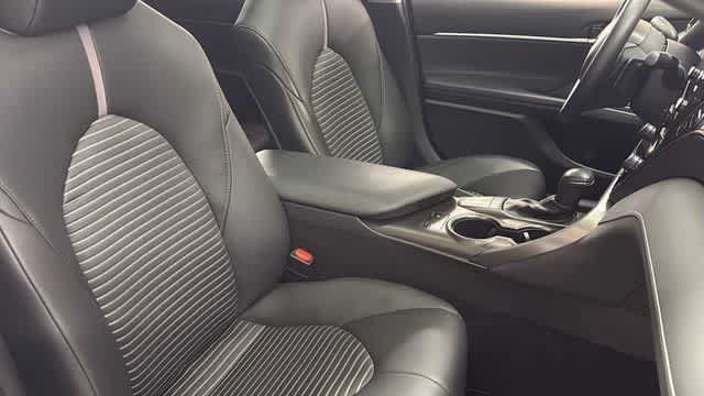 Used 2023 Toyota Camry SE w/ Cold Weather Package FWD image 32