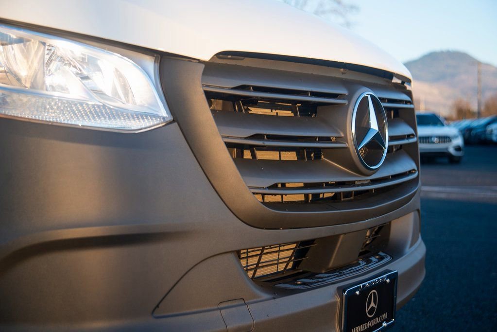 Used 2025 Mercedes-Benz Sprinter 2500 image 15