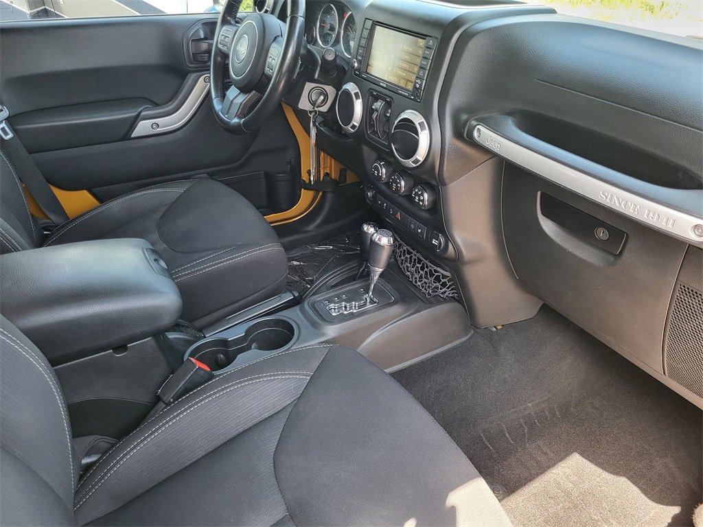 Used 2014 Jeep Wrangler Unlimited Sahara w/ Connectivity Group image 16