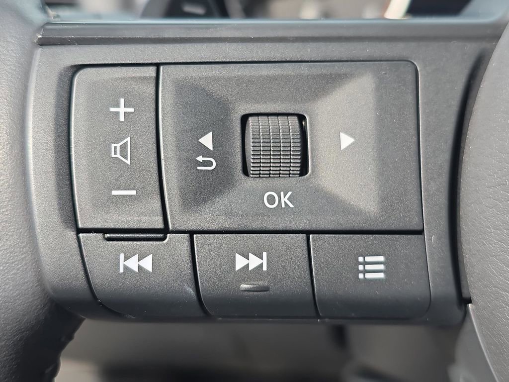 Used 2024 Nissan Rogue SV w/ SV Premium Package image 20