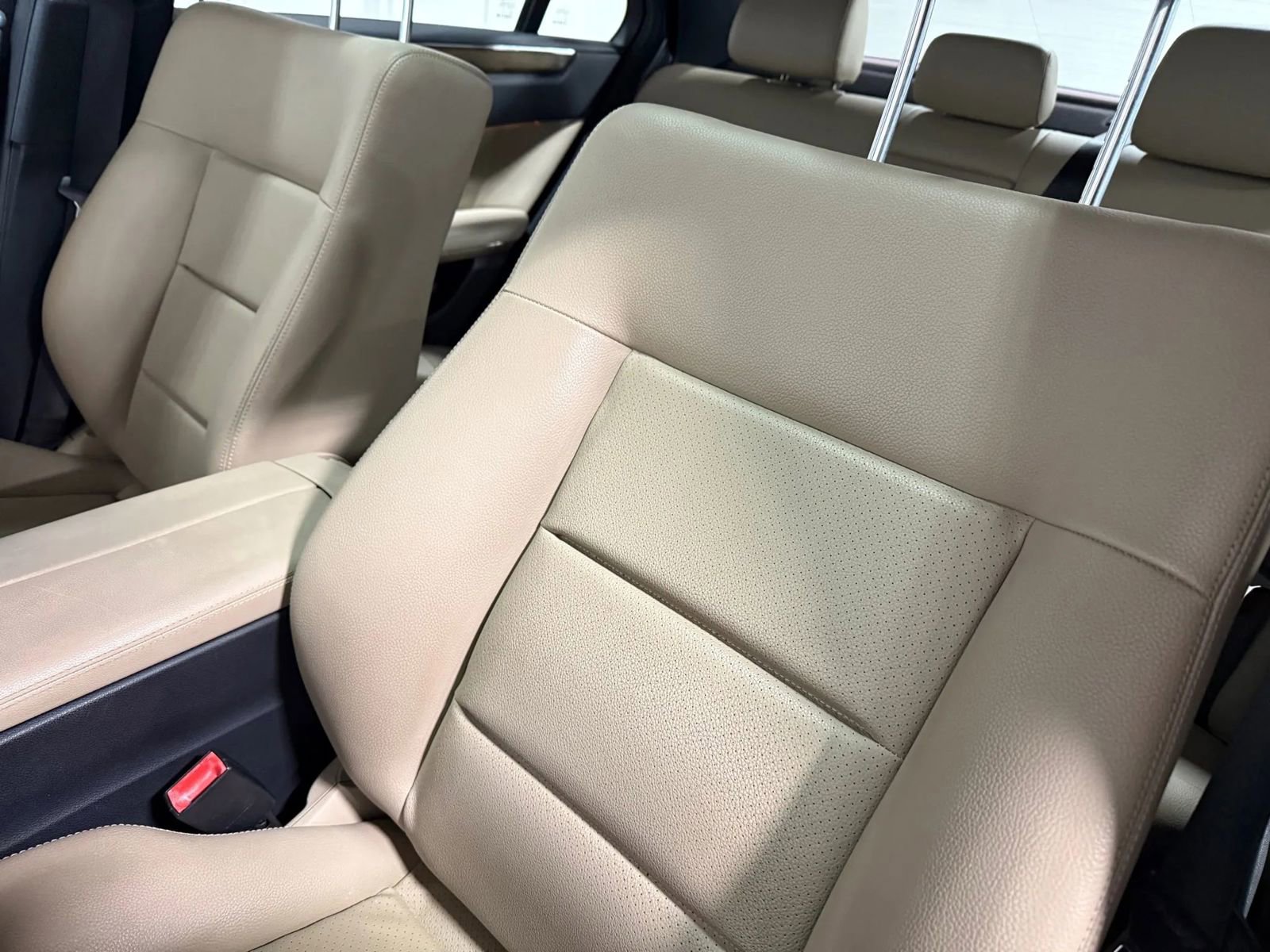 Used 2010 Mercedes-Benz E 350 E 350 4MATIC Sedan 4D image 16