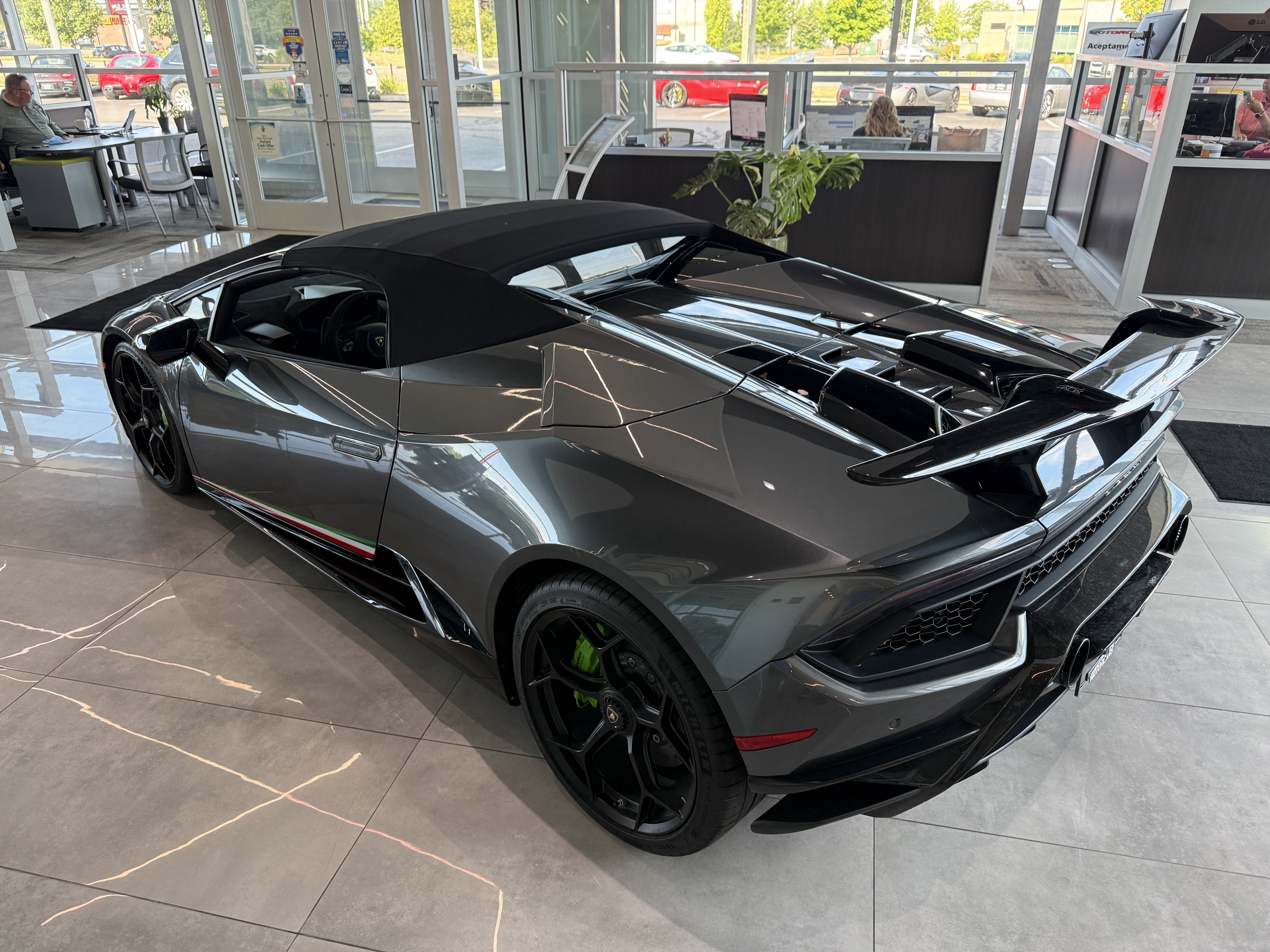 Used 2019 Lamborghini Huracan Performante AWD/4WD image 29