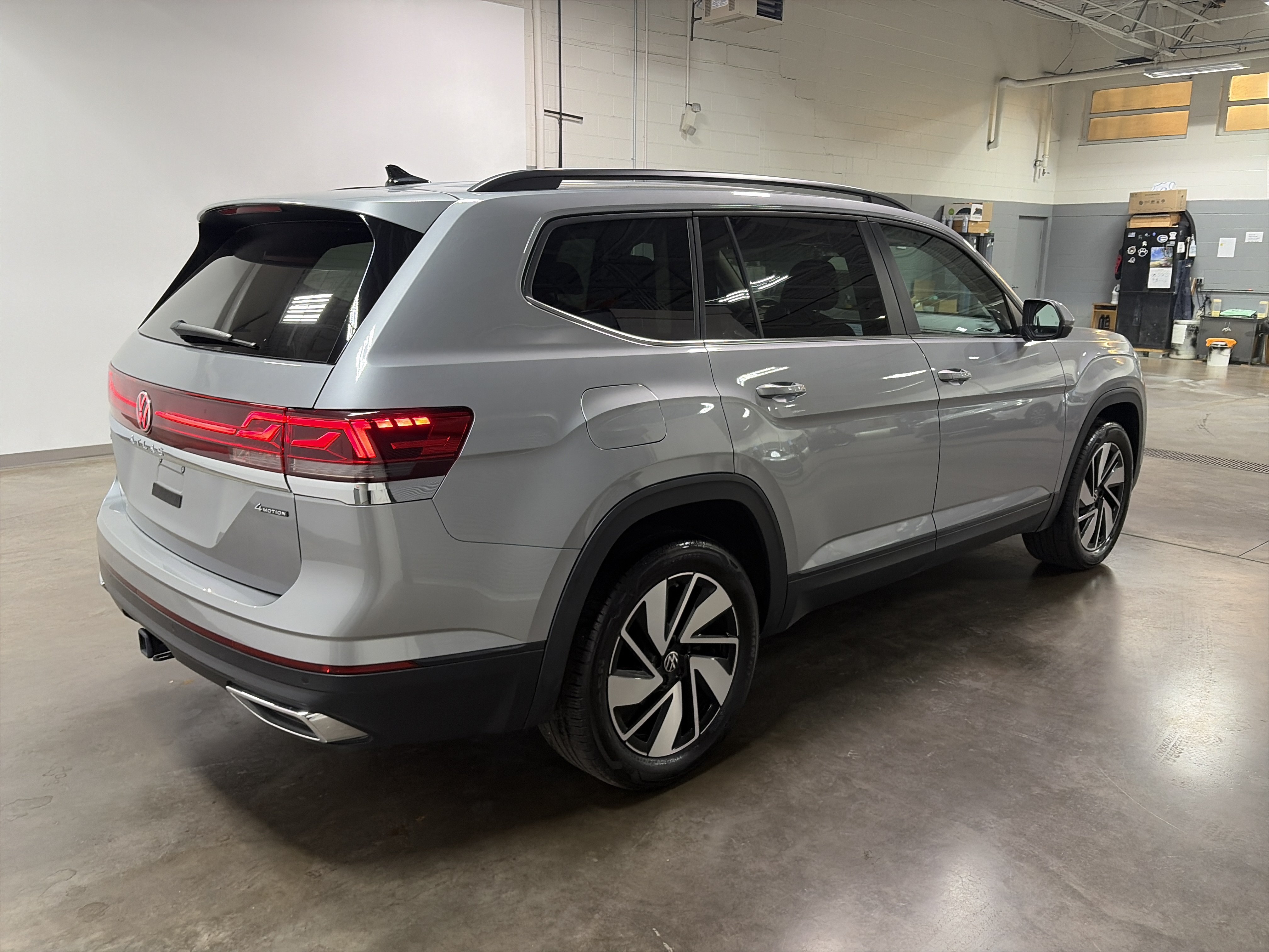 Certified 2026 Volkswagen Atlas SE AWD/4WD image 3