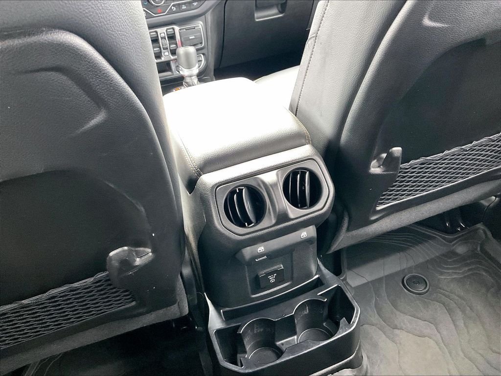 Used 2025 Jeep Wrangler Unlimited Sahara AWD/4WD image 26