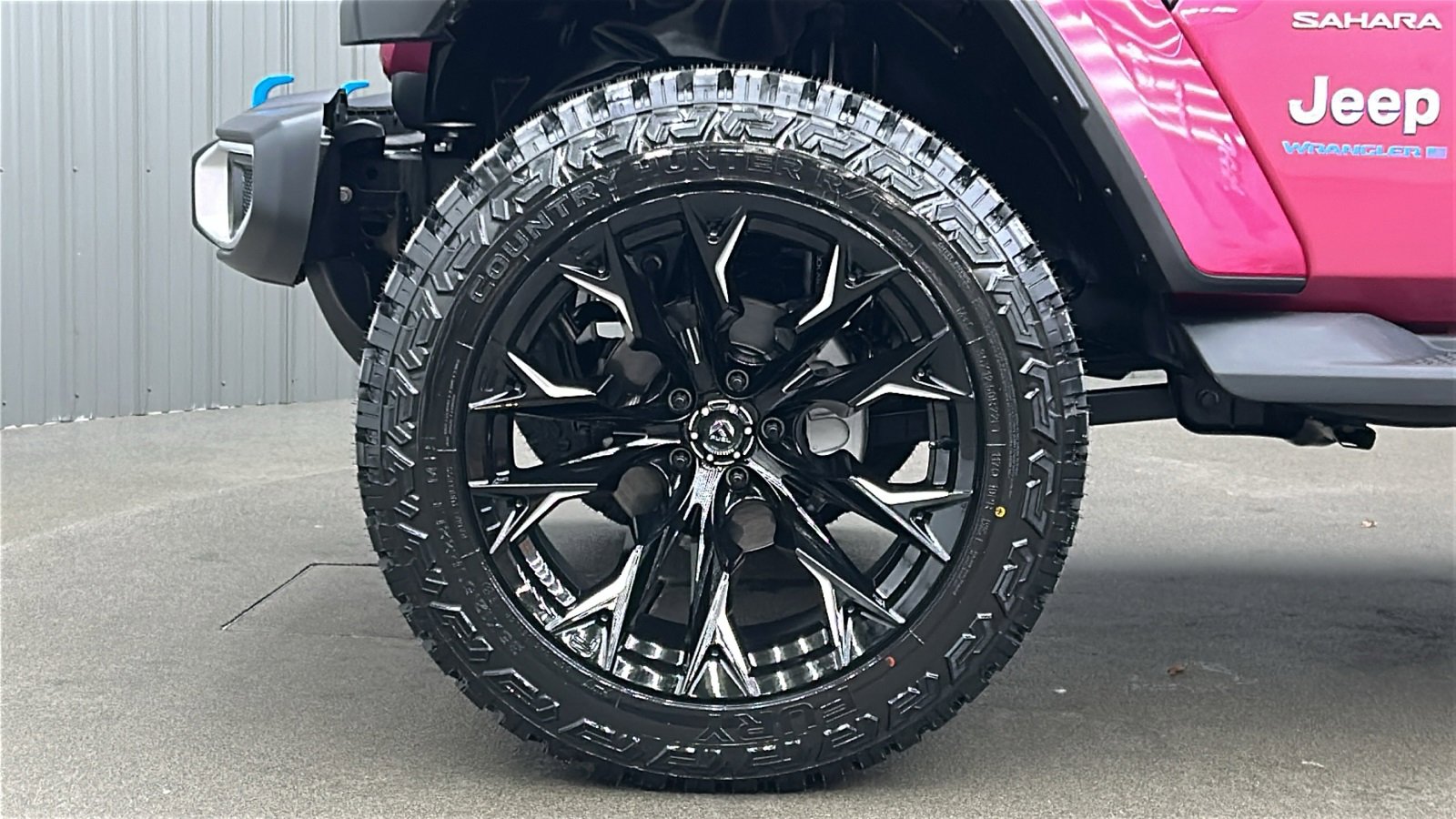 Used 2024 Jeep Wrangler Unlimited Sahara w/ Safety Group image 10