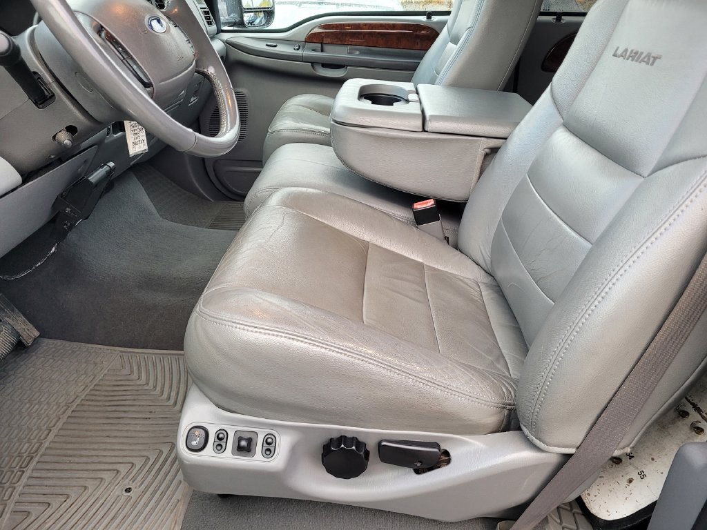 Used 2004 Ford F350 Lariat AWD/4WD image 13