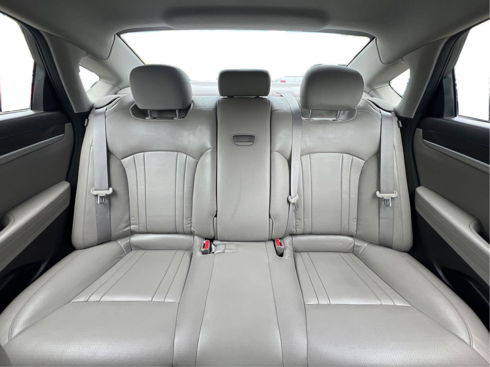 Used 2016 Hyundai Genesis 3.8 RWD image 13