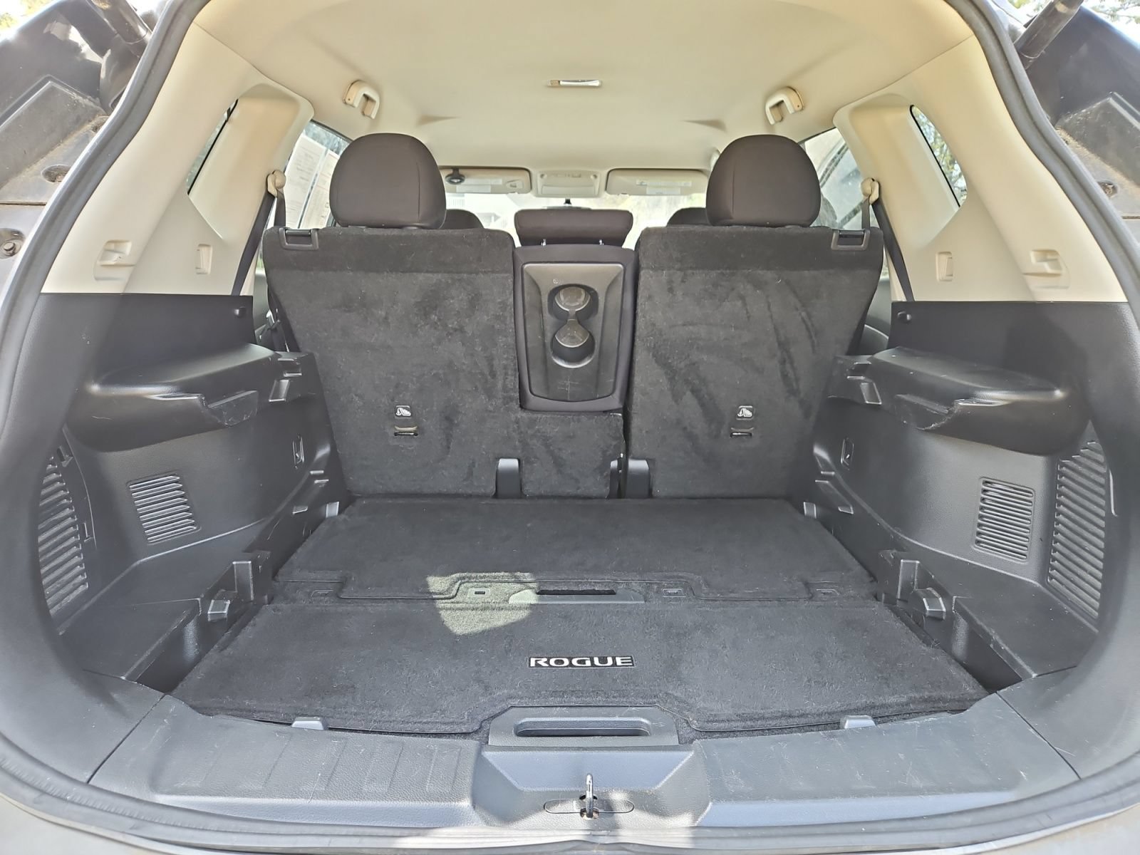 Used 2018 Nissan Rogue SV AWD/4WD image 19