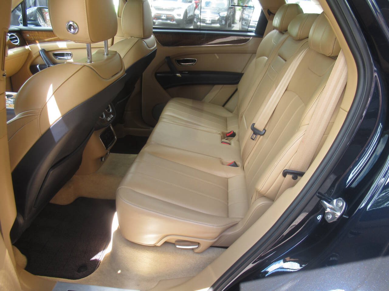 Used 2018 Bentley Bentayga AWD/4WD image 24
