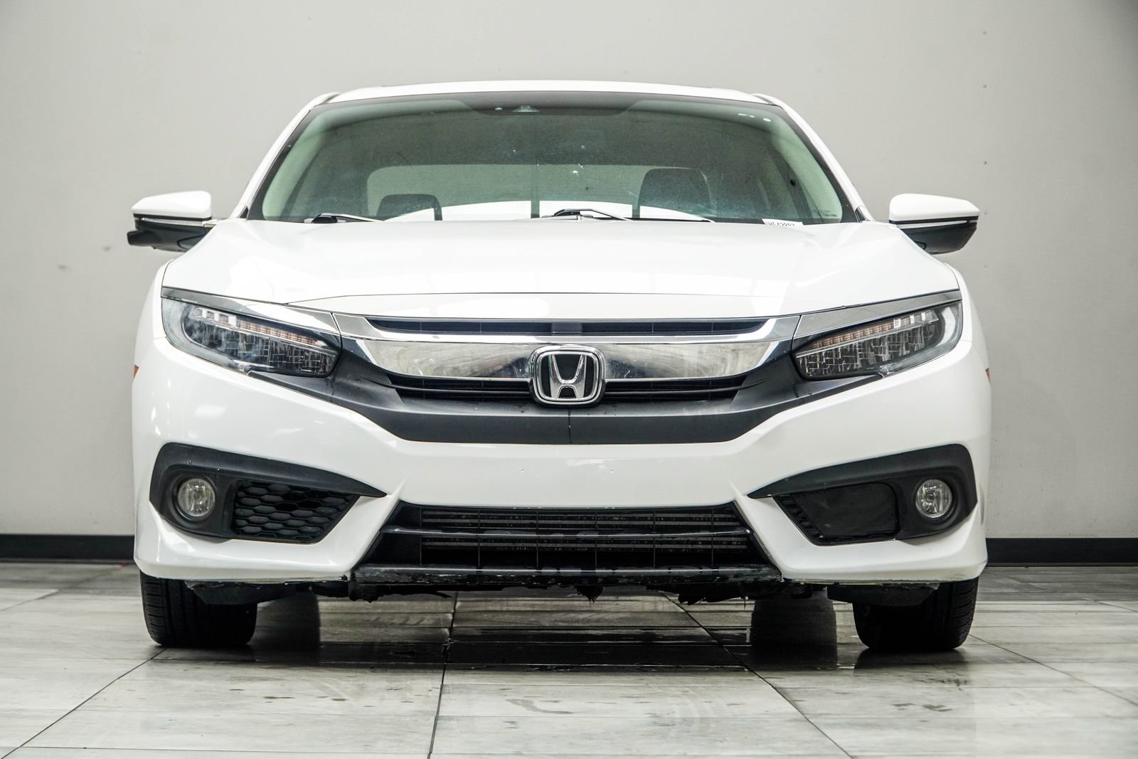 Used 2018 Honda Civic Touring image 7