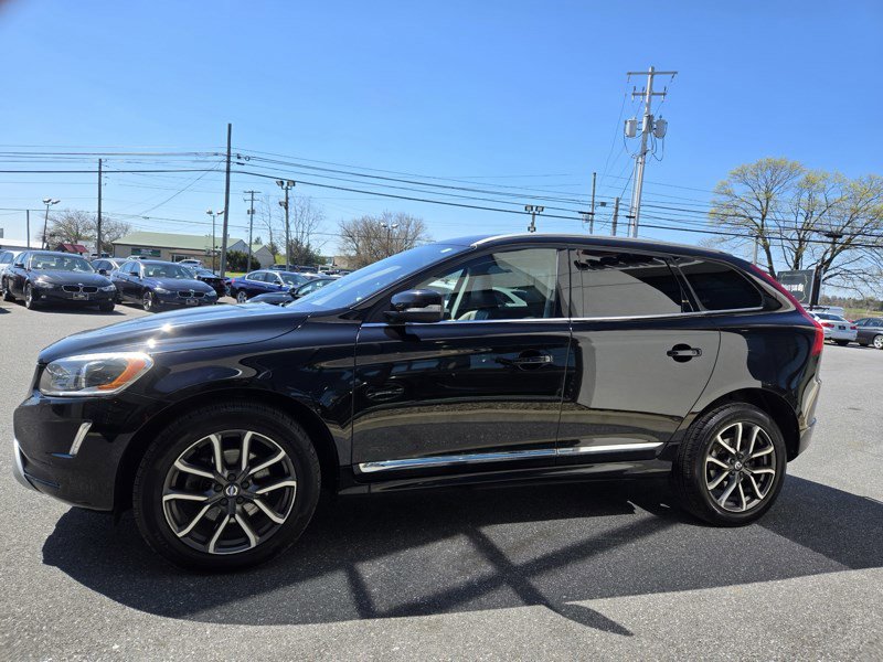 Used 2017 Volvo XC60 T6 Dynamic w/ Preferred Option Package image 18