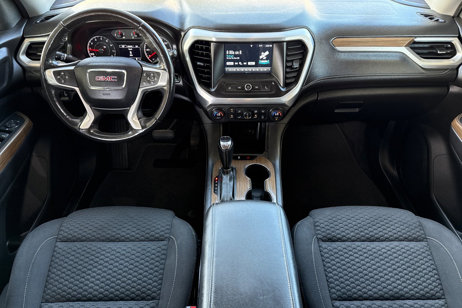 Used 2019 GMC Acadia SLE image 17