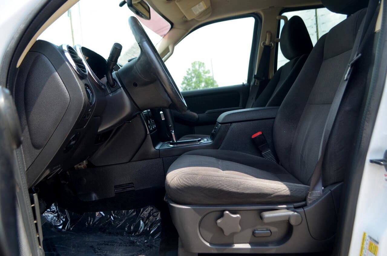 Used 2010 Ford Explorer XLT image 17