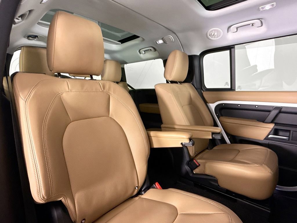 Used 2025 Land Rover Defender 130 S image 15