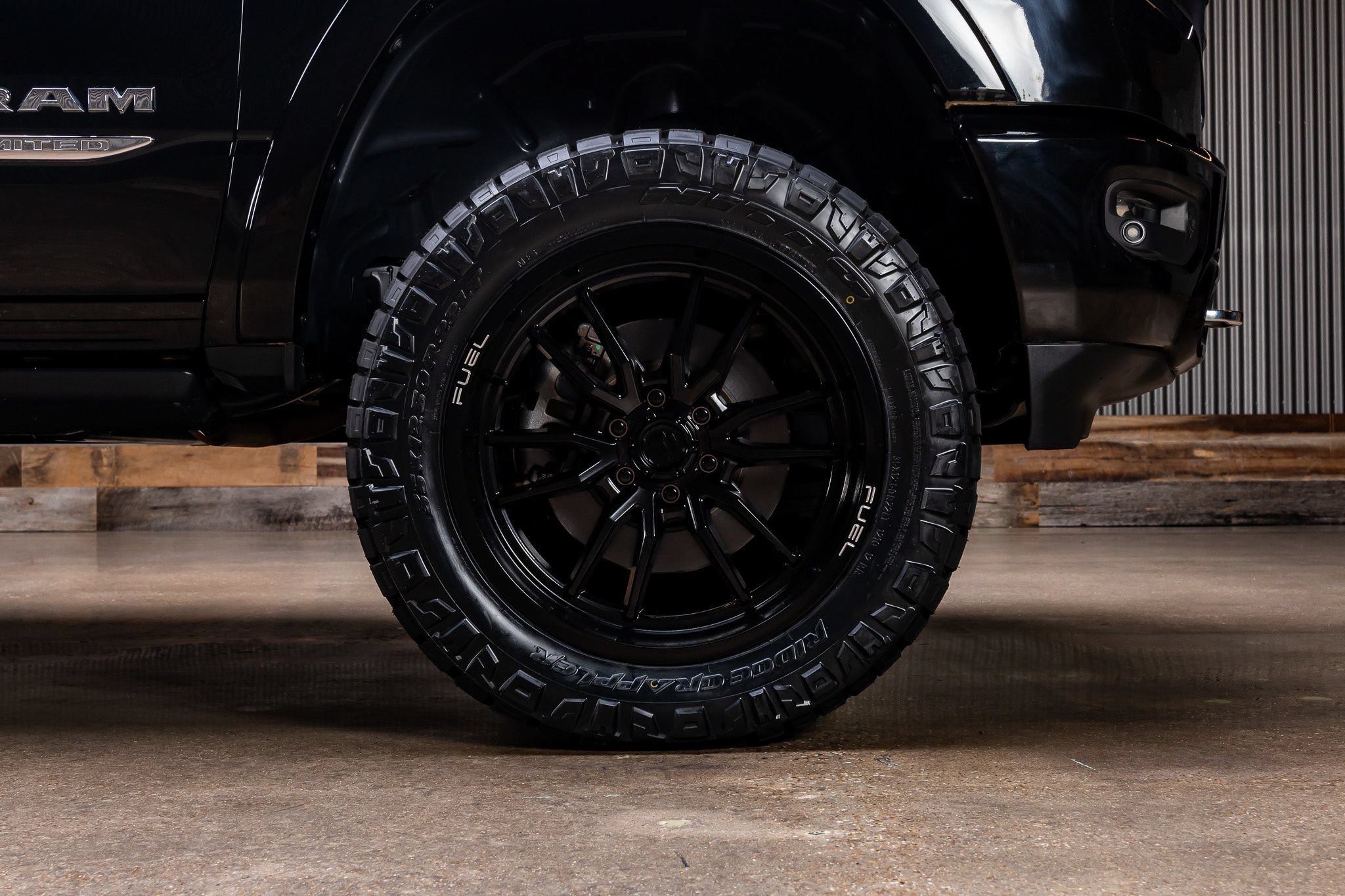Used 2019 RAM 1500 Limited AWD/4WD image 12