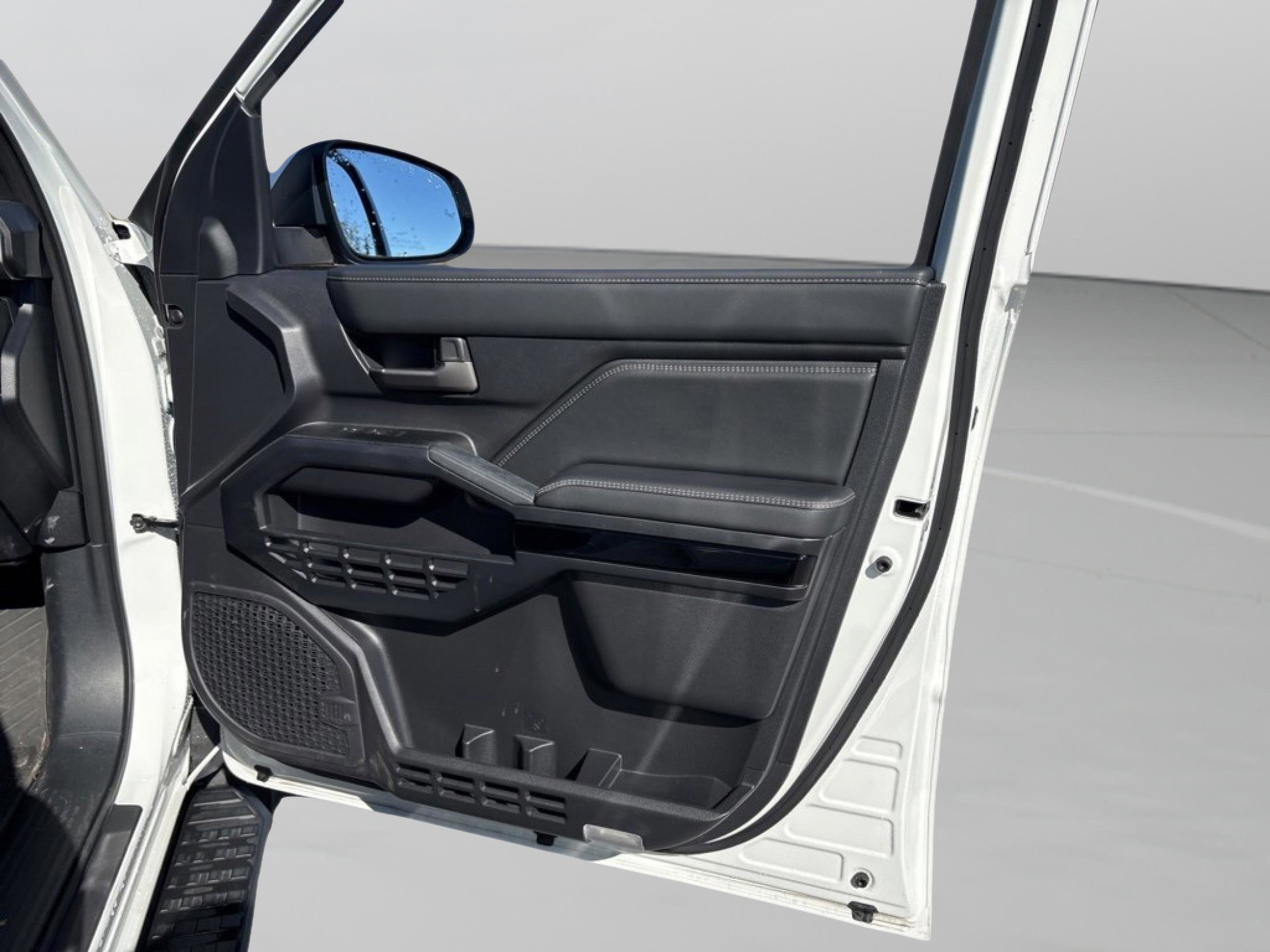 Used 2025 Toyota 4Runner Limited image 35