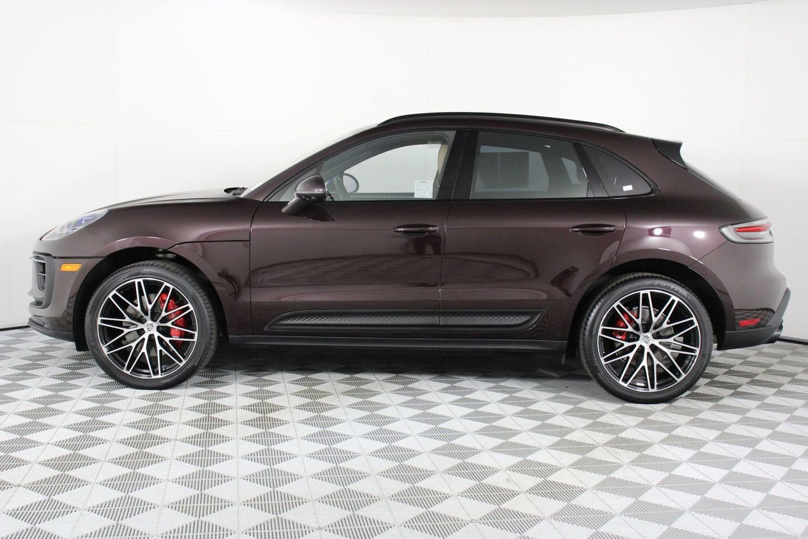 Certified 2023 Porsche Macan S image 2
