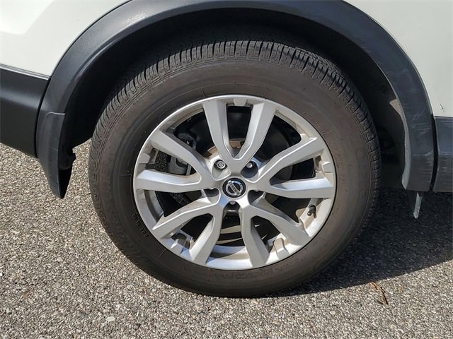 Certified 2022 Nissan Rogue Sport SV image 5