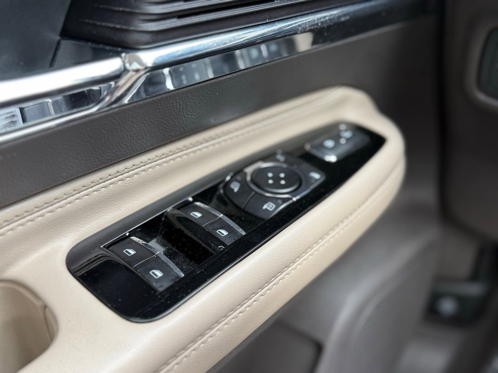 Used 2022 Lincoln Corsair AWD w/ Premium Package image 16