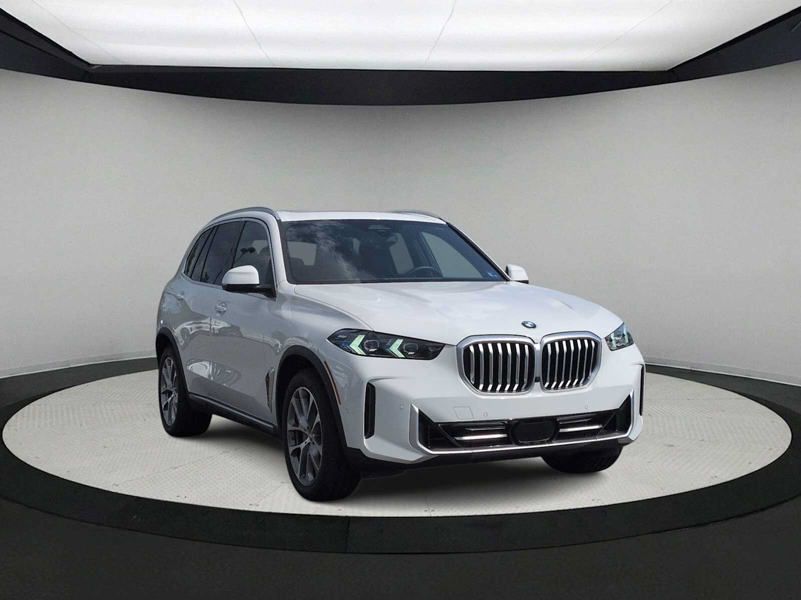 Used 2026 BMW X5 xDrive40i w/ Parking Assistance Package AWD/4WD image 2
