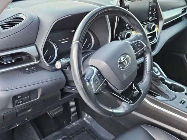 Used 2021 Toyota Highlander XLE AWD/4WD image 10