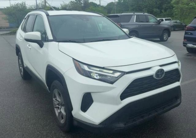 Used 2023 Toyota RAV4 XLE AWD/4WD image 3