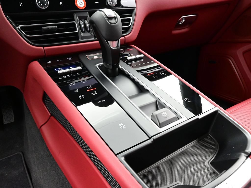 Certified 2026 Porsche Macan AWD/4WD image 11