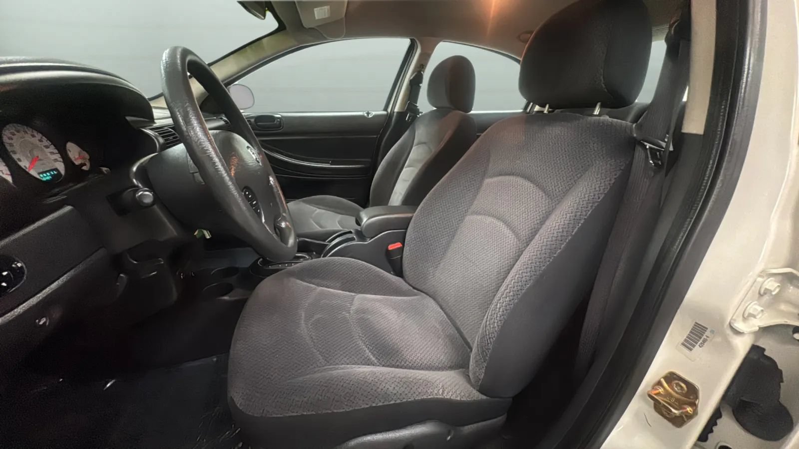 Used 2006 Dodge Stratus SXT FWD image 19