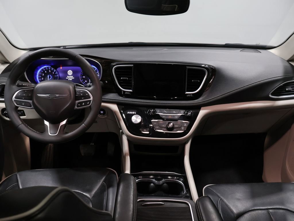 Used 2024 Chrysler Pacifica Limited image 18