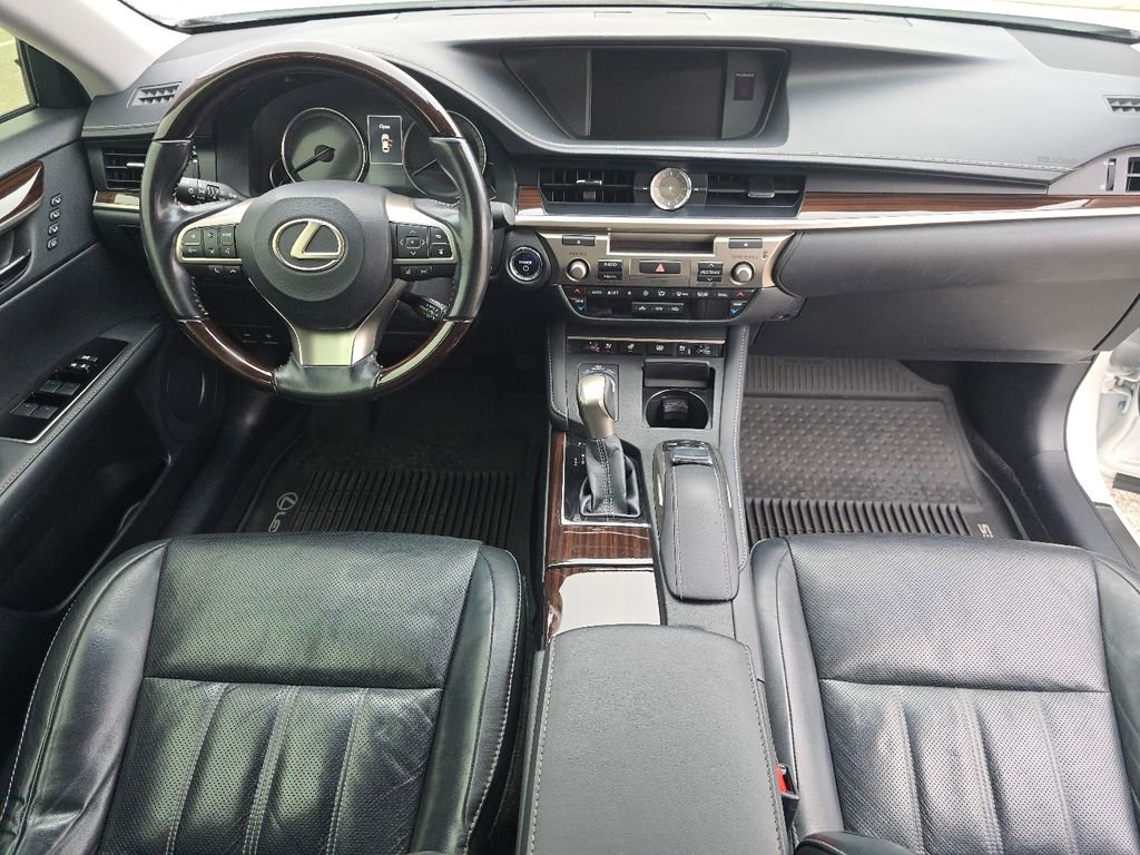 Used 2017 Lexus ES 300h image 21
