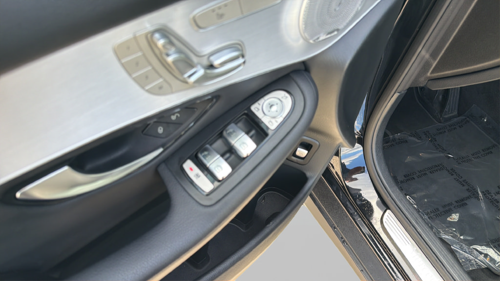 Used 2020 Mercedes-Benz GLC 300 4MATIC image 10