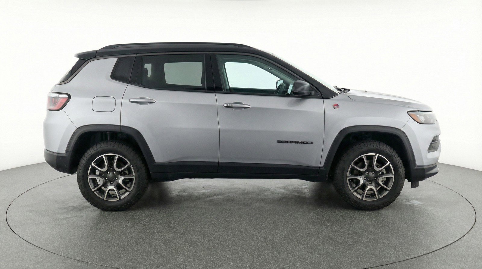 Used 2025 Jeep Compass Trailhawk image 11
