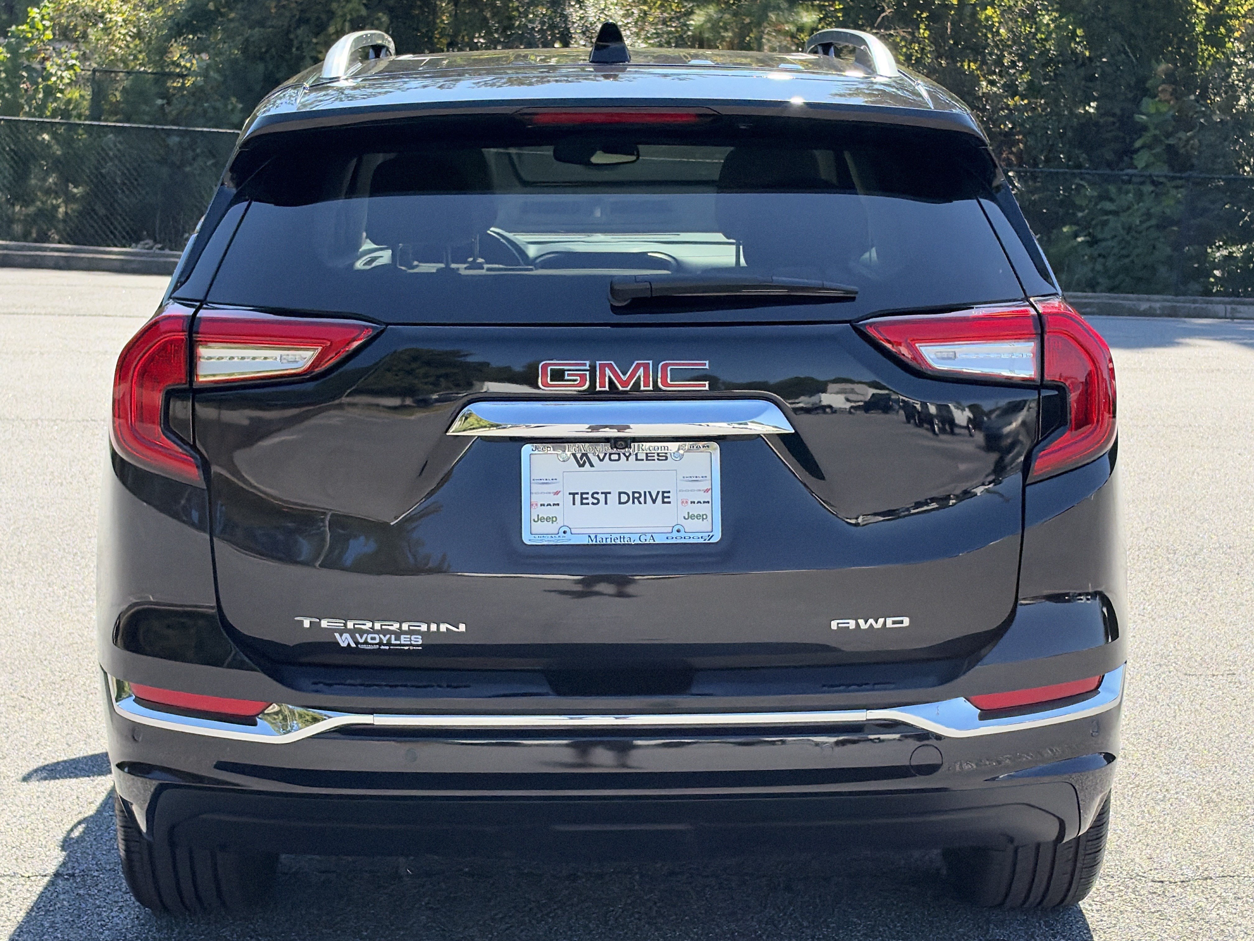 Used 2022 GMC Terrain Denali w/ Denali Premium Package AWD/4WD image 7