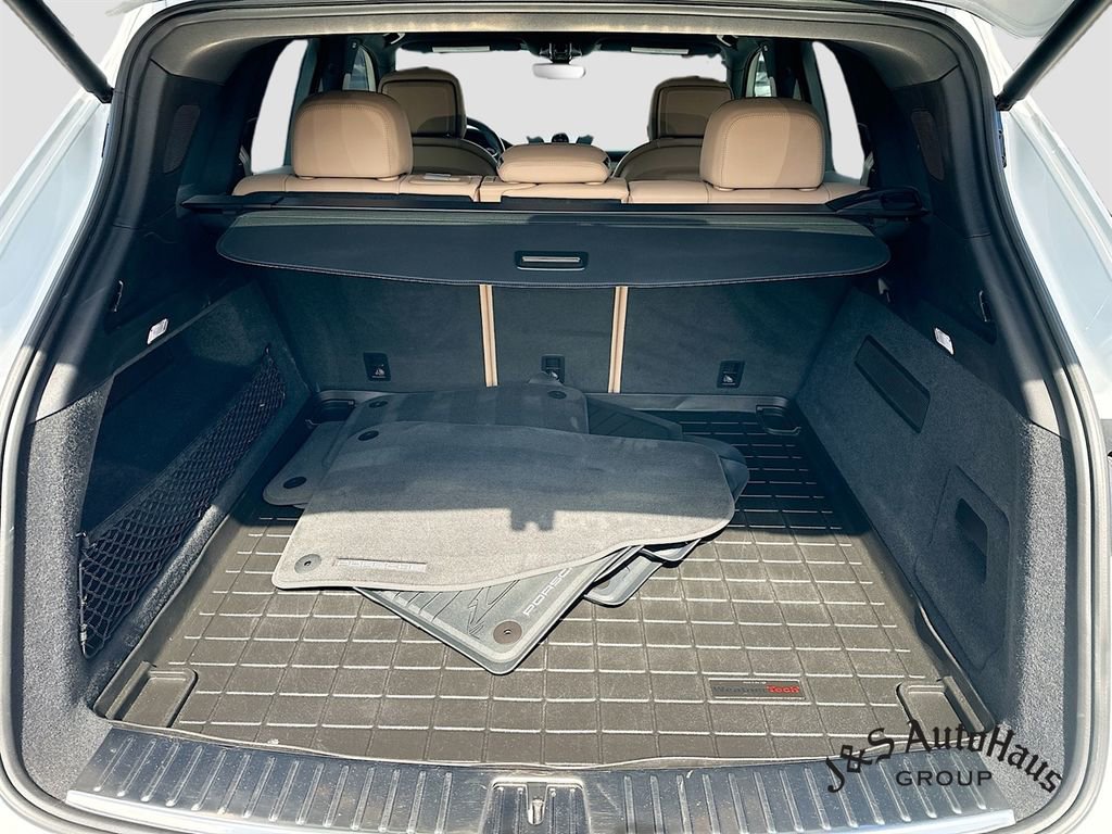 Used 2022 Porsche Cayenne Platinum Edition AWD/4WD image 32