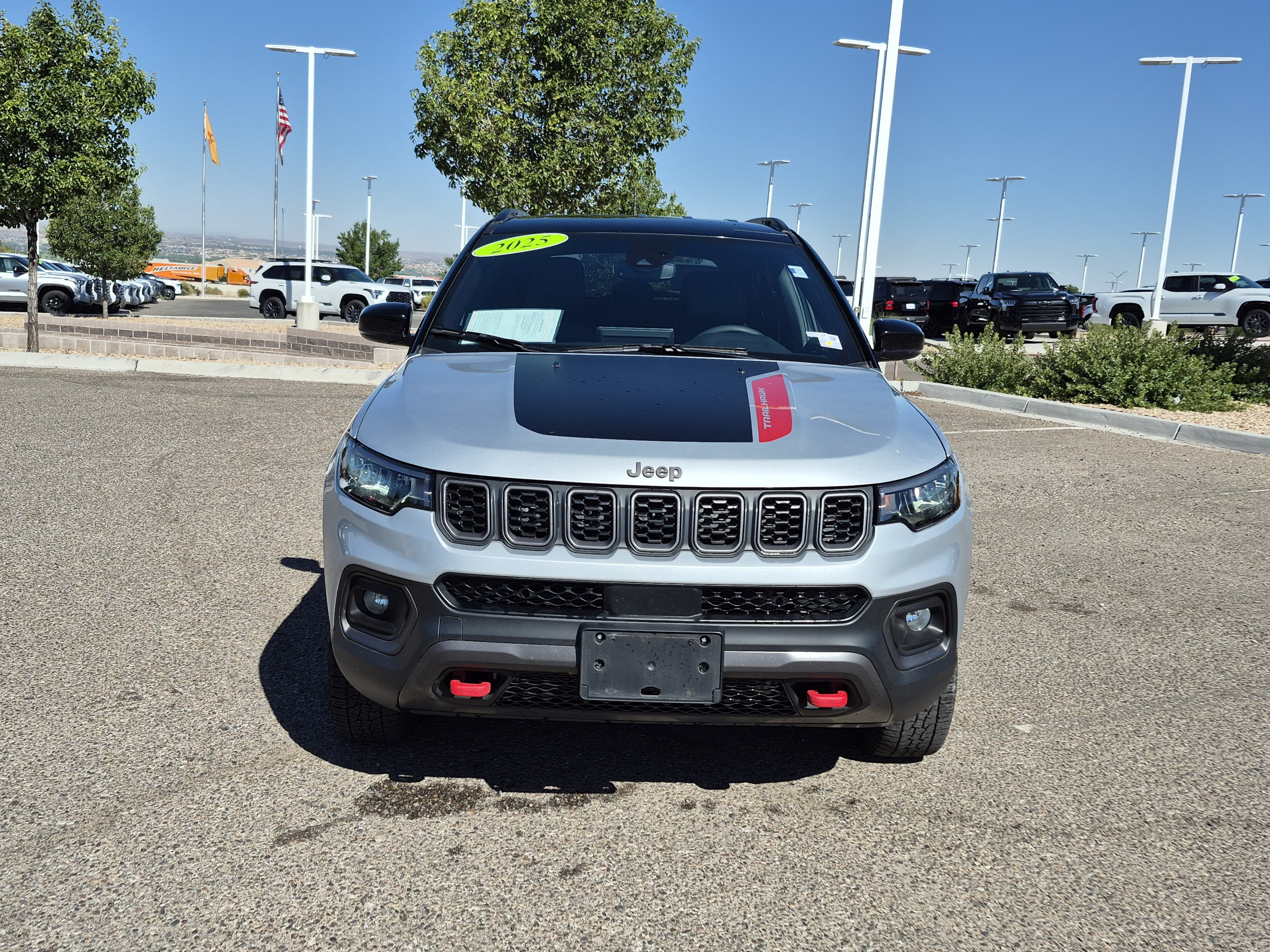 Used 2025 Jeep Compass Trailhawk AWD/4WD image 8