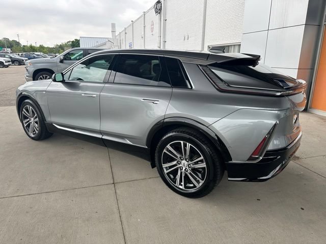 Used 2024 Cadillac Lyriq Luxury AWD/4WD image 12