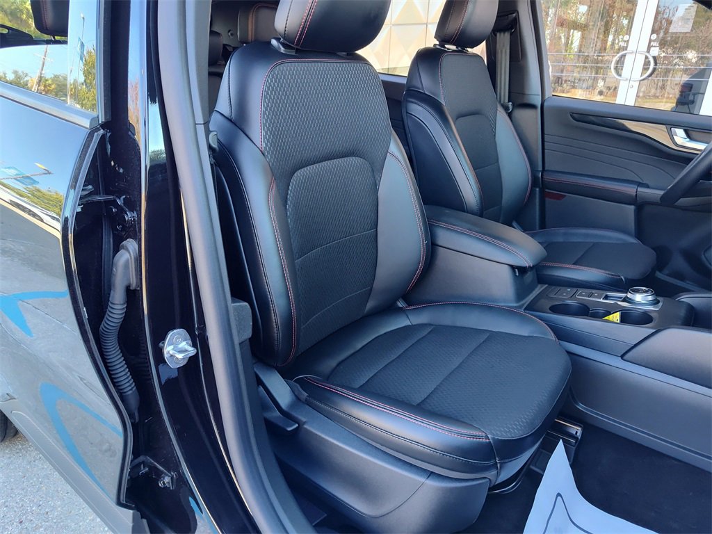 Used 2025 Ford Escape ST-Line image 31