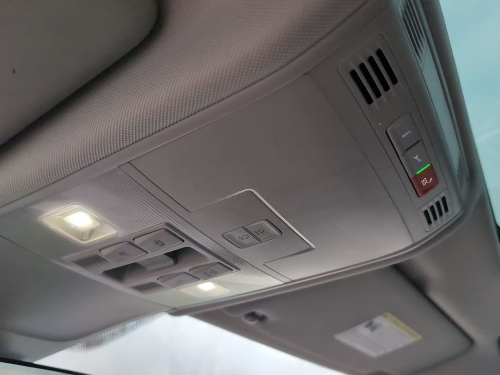 Used 2023 Volkswagen Tiguan SE w/ Panoramic Sunroof Package image 26