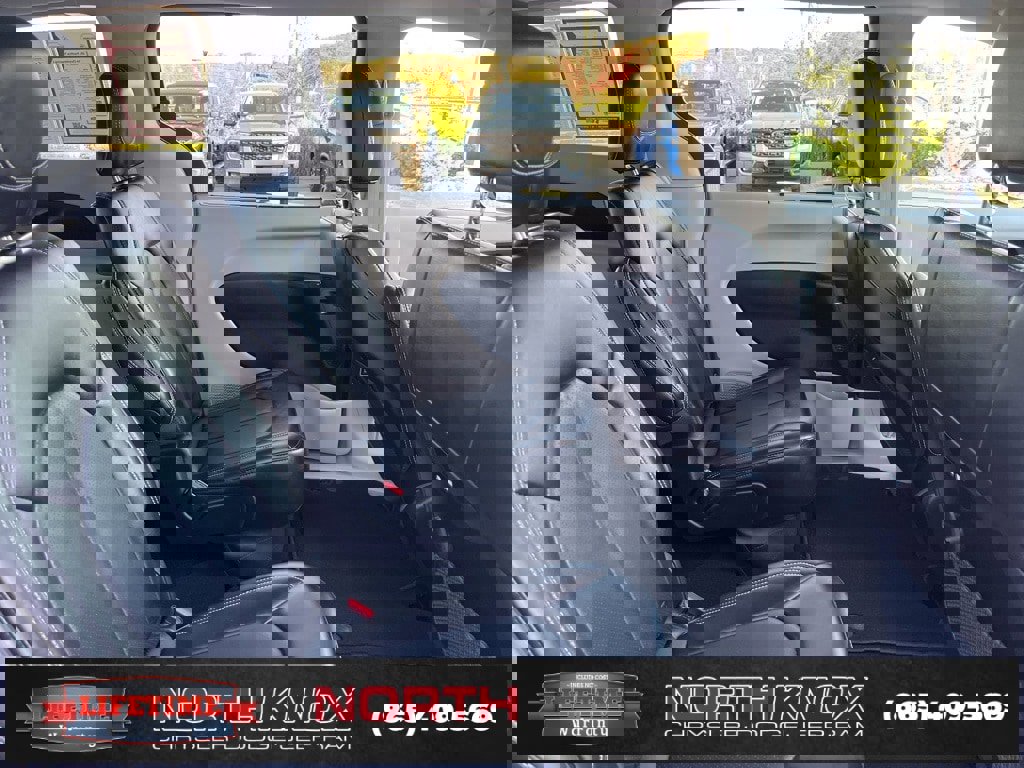 Used 2024 Chrysler Pacifica Touring-L image 24