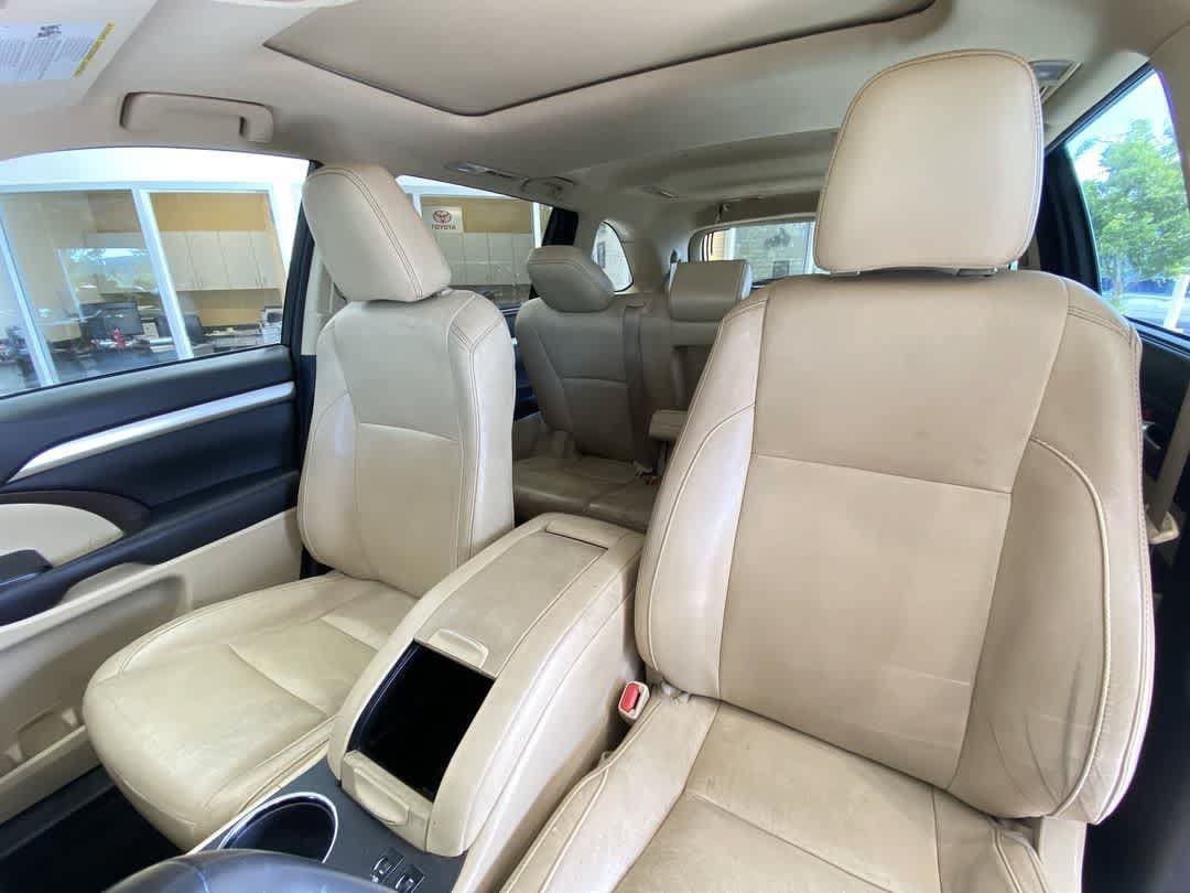 Used 2016 Toyota Highlander XLE w/ Protection Package #3 AWD/4WD image 14