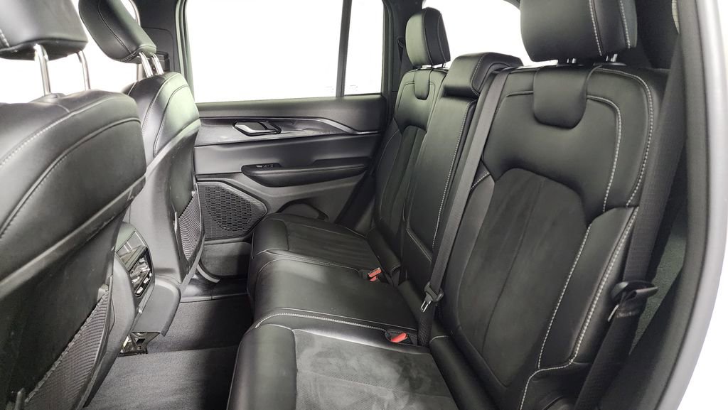 Used 2023 Jeep Grand Cherokee Altitude image 29