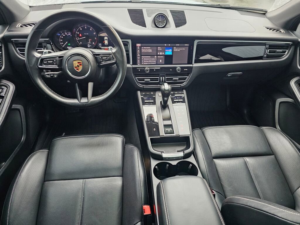 Used 2023 Porsche Macan w/ Premium Package Plus image 21