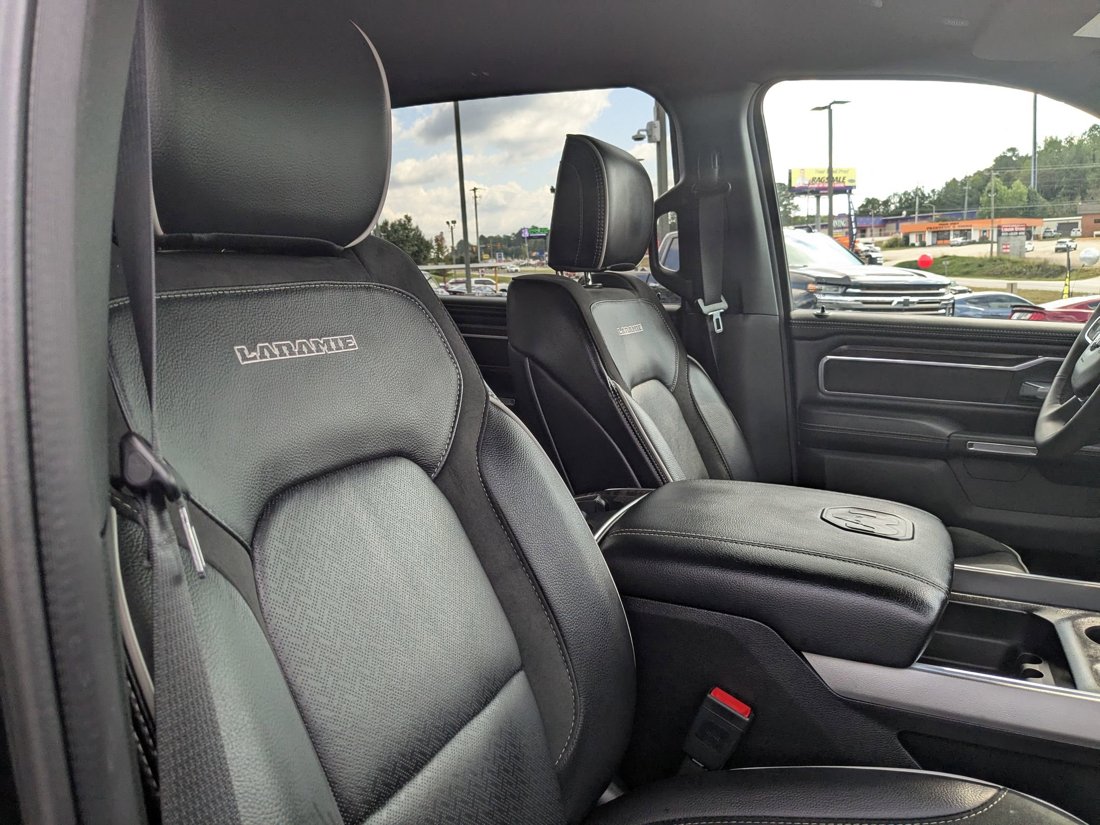 Used 2025 RAM 1500 Laramie image 25