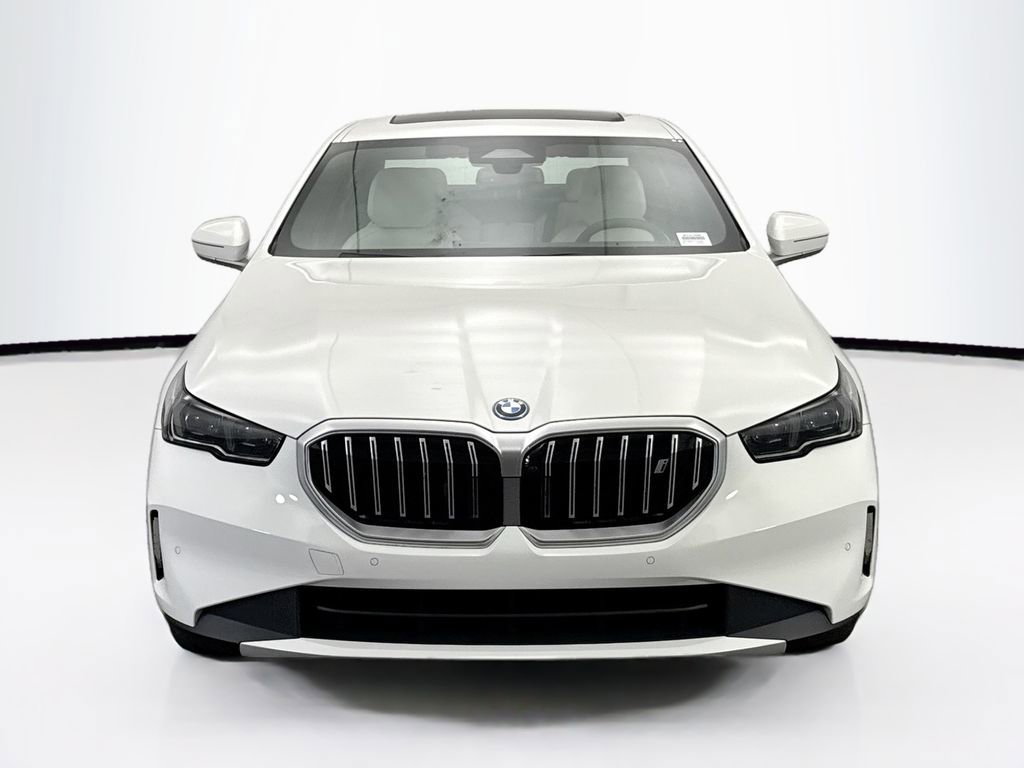New 2026 BMW i5 eDrive40 w/ Premium Package image 2