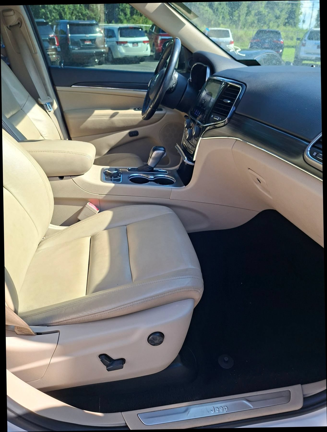 Used 2020 Jeep Grand Cherokee Limited AWD/4WD image 10