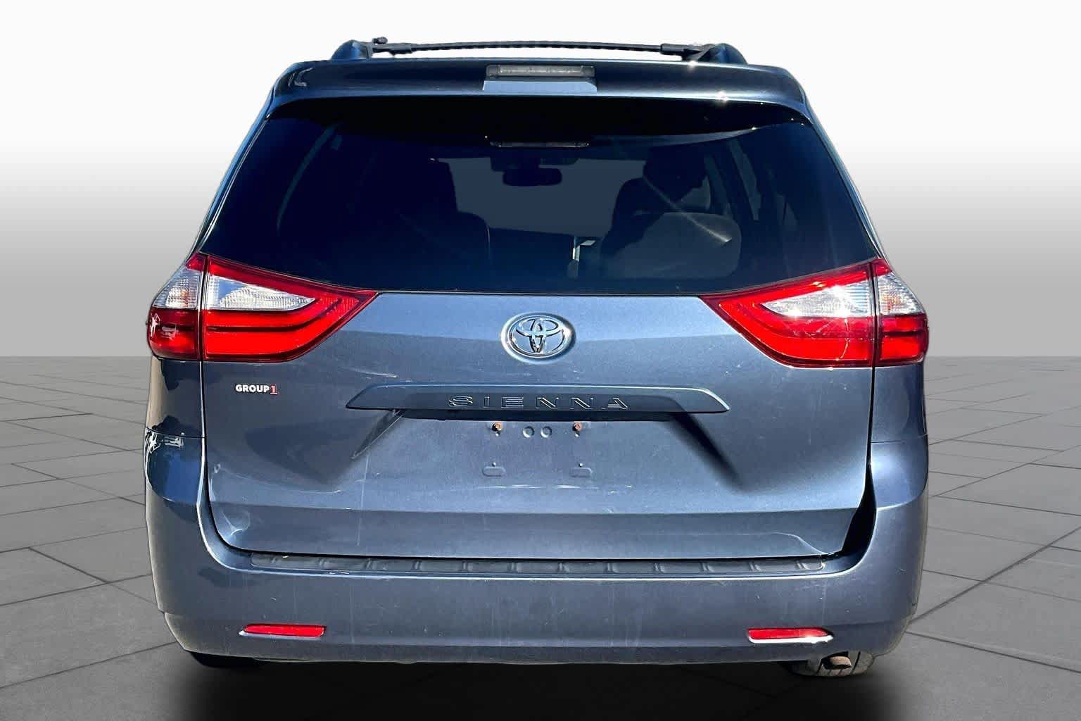 Used 2017 Toyota Sienna LE FWD image 5