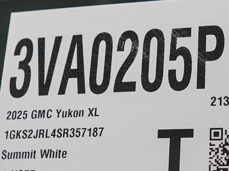 Used 2025 GMC Yukon XL Denali AWD/4WD image 34