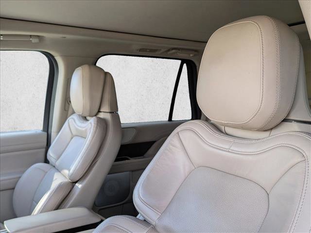 Used 2021 Lincoln Navigator Reserve w/ Luxury Package image 14