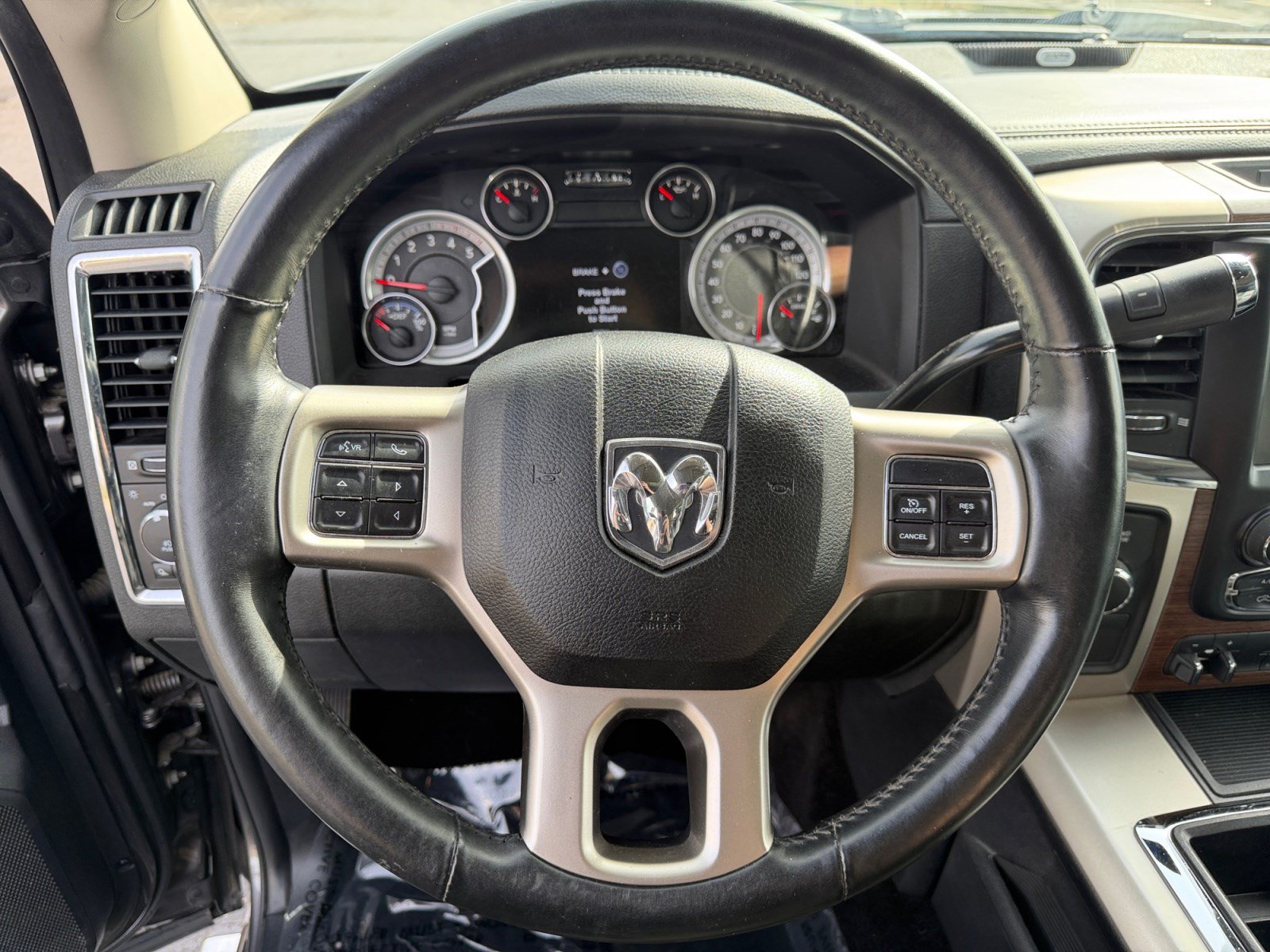 Used 2015 RAM 2500 Laramie w/ Convenience Group AWD/4WD image 9