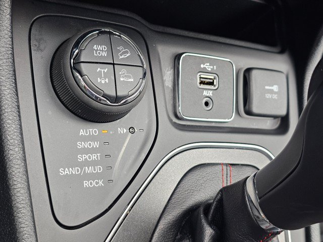 Used 2022 Jeep Cherokee Trailhawk w/ Premium Leather Package AWD/4WD image 37